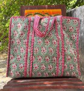 Bolso Tote Acolchado de Algodón, Diseño Artesanal, Estampados Étnicos Atemporales, Acolchado Suave, Amplio, para Viajes, Compras, Bolso de Hombro - Product Image 1