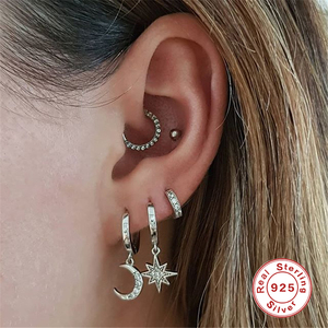 Boucles d'oreilles clous ROXI en argent sterling 925, motif petite serpe, serties de diamants, bijoux délicats en or 18 carats - Product Image 5