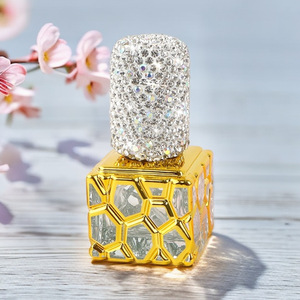 Mini flacon pulvérisateur de voyage incrusté de diamants de 10ml en <span class=keywords><strong>verre</strong></span> de luxe <span class=keywords><strong>oriental</strong></span> de style dubaï mat pour recharge de parfum et échantillon de toner - Product Image 1