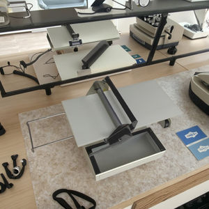 Mini rodillos de bola de mesa escritorio casero adelgazamiento de alimentos sobremesa Manual laminadora de masa India máquinas <span class=keywords><strong>para</strong></span> pequeñas empresas hogar - Product Image 1