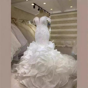 Vestido de novia de sirena africana de un hombro, vestido de novia de satén con perlas, tren de capilla con cuentas, decoración de encaje para novias - Product Image 3