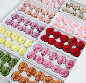 Vente en gros usine de fleurs préservées en vrac, têtes de roses éternelles séchées de 3-4 cm, 10/12 pièces/boîte, pour décoration de mariage - Product Image 3