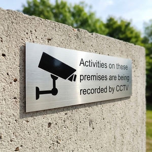 Plaque murale personnalisée en aluminium gravé - Ces locaux sont protégés par une vidéosurveillance 24h/24 et 7j/7 - Argent brossé - Product Image 2