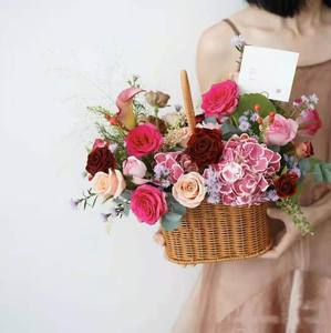 Keranjang Bunga Rotan Plastik Buatan Tangan Berkualitas Tinggi dengan Pegangan untuk Dekorasi Rumah - Product Image 1