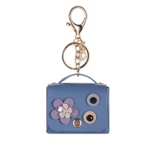 Breloque de sac mini floral, porte-clés, décor floral 3D, petit pendentif de sac à main avec perle, pochette de rangement pour Airpods, décoration de sac pour femme, cadeau