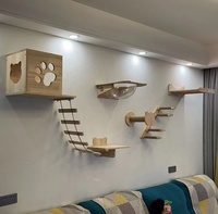 Nouvelle conception moderne d'arbre à chat en bois et laine avec piste d'escalade, étagères murales et hamac - Personnalisé pour une utilisation en intérieur