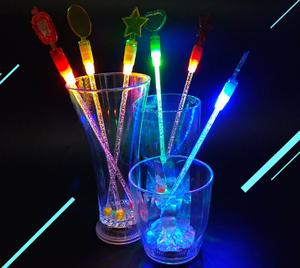 Klub malam Bar warna-warni minuman pengaduk koktail tongkat memutar plastik disesuaikan Logo menyala LED koktail PS pengaduk koktail - Product Image 5