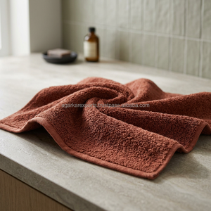 Toalla de baño de algodón tejida con logotipo personalizado, 300-800 GSM, suave y lujosa, textil para hoteles y spas, para hostelería premium y uso de huéspedes. - Product Image 3