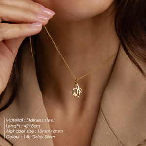 Colliers pour femmes en acier inoxydable personnalisables, minimalistes et <span class=keywords><strong>tendance</strong></span>, plaqués or 14 carats, 26 lettres anglaises, bijoux <span class=keywords><strong>tendance</strong></span> pour cadeaux - Product Image 3