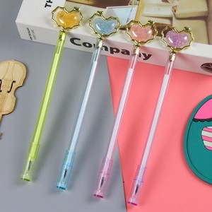 Stylo gel créatif en forme de cœur avec pointe fine pour une écriture fluide, idéal pour les étudiants et les professionnels. - Product Image 1