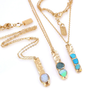 Collier personnalisé en acier inoxydable avec certificat CE, motif cube délicat et pierres de naissance multiples pour femme – Le cadeau idéal pour les fêtes