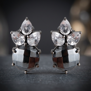 Nouvelles boucles d'oreilles pendantes tendance en argent sterling 925 plaqué or avec pyrite et quartz cristal, formes ronde et poire - Product Image 2