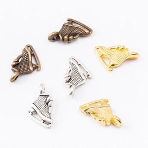 Pendentif en alliage texturé en forme de botte de patinage à lacets et lame, finition argent antique, pour cadeaux d'équipe de patineurs artistiques - Product Image 5