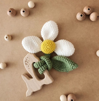 Bas quantité minimale de commande main Crochet belles fleurs hochets et Mini abeille Amigurumi coton bébé hochet cloche enfants jouets