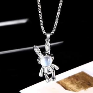 Collier pendentif robot lapin en acier inoxydable pour hommes et femmes, collier hip-hop design astronaute pour couple - Product Image 2