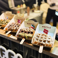 Boîte à emporter personnalisée en carton épais pour gaufres, plateau jetable en papier anti-graisse pour snacks, idéal pour les boutiques de desserts de rue