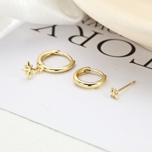 Pendientes Minimalistas de Cobre Color Oro para Mujer, Diseño Geométrico de Estrella Pequeña, con Circonitas como Piedras Principales, Ideales para Regalo - Product Image 2