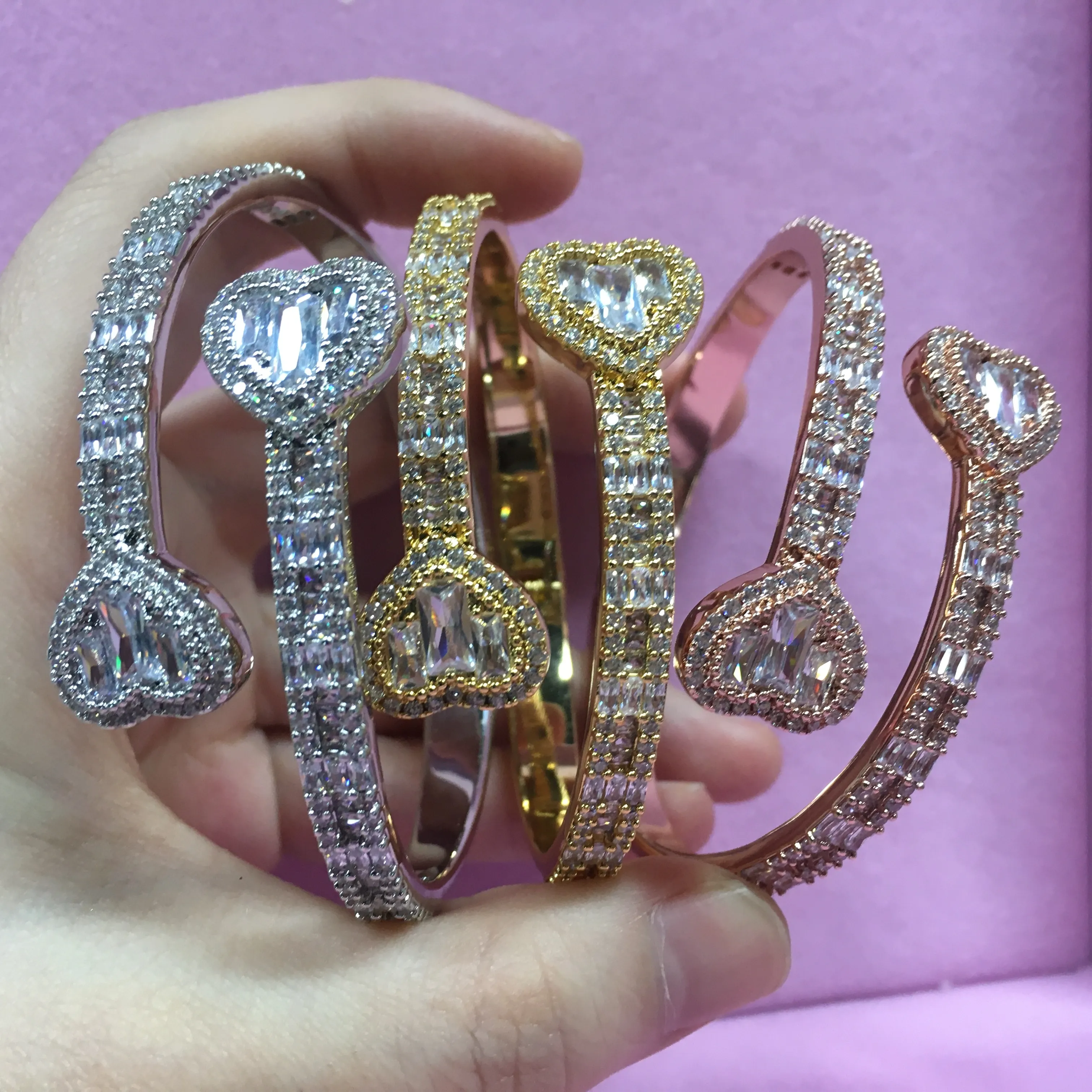 WG038A Bracelets   Bangles Luxury Iced Out Cz Diamond Heart Baguette Bangle Bracelet Bling Cuban Link Chain C Cuff Bracelets