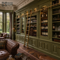 Armoire à vin intégrée sur mesure, moderne, du sol au plafond, avec étagères et portes en verre