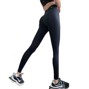 Pantalons de yoga pour femmes à taille haute croisés personnalisés, leggings de sport de haute qualité amincissants et rehausseurs de fesses - Product Image 3