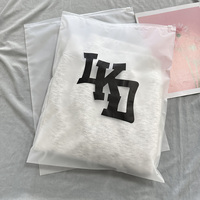 Sacs d'emballage pour t-shirts personnalisés avec fermeture éclair givrée, sacs en plastique scellés à fermeture éclair pour vêtements, vente en gros pour entreprises