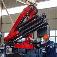 Truk Derek Lipat CE 3.2 Ton dengan Remote Control Hydraulic Knuckle Boom Loader untuk Transportasi Kargo Pickup