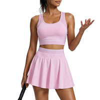 Ensemble jupe de tennis taille haute personnalisée et vêtements de pickleball respirants avec soutien-gorge de sport intégré et coussinet de poitrine pour femmes