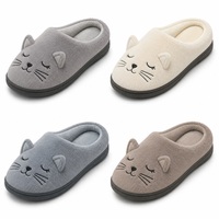 Pantoufles en peluche chat gris, douces, doublées polaire, à enfiler, pour l'intérieur et l'hiver