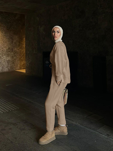 Ensemble de vêtements de détente beige modeste, haut à col haut et manches longues, pantalon large, vêtements islamiques décontractés en polyester uni pour le quotidien et le Ramadan - Product Image 2