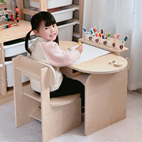 Ensemble de bureau et chaise en bois pour enfants avec porte-rouleau de papier intégré, table d'étude en bois de pin pour enfants pour le dessin et la peinture
