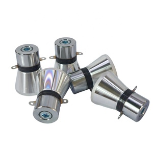 Émetteur ultrasonique PZT4 25kHz 60W pour le nettoyage des injecteurs de bloc moteur dans un réservoir ultrasonique - Product Image 4