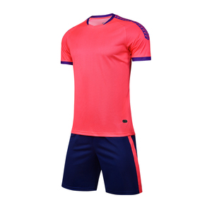 Vente en gros Offre Spéciale Ensemble de maillots de football à sublimation en polyester 100% Uniforme de football pour hommes avec logo personnalisé - Product Image 2