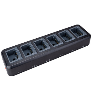 Cargador de seis puertos, cargador múltiple de seis vías para el cargador de radio walkie talkie portátil ET-D50. - Product Image 1