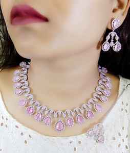 ชุดเครื่องประดับเจ้าสาวอินเดียคุณภาพพรีเมียม คอลเลคชั่นเครื่องประดับ AD ปี 2025 ประดับด้วยมอสซาไนต์สุดหรู สำหรับงานแต่งงาน งานหมั้น และเป็นของขวัญ - Product Image 2