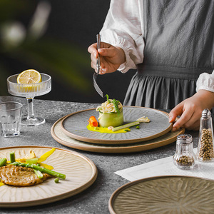 Pâtes en céramique de couleur unie Style japonais Assiette plate simple Sushi Salade Assiette à steak Micro-ondes Sûr Fête Céramique mate Vente en gros - Product Image 4