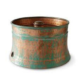 Pot porte-tuyau en métal finition antique pour jardin et décoration intérieure, écologique, durable, design circulaire auto-arrosant - Product Image 6
