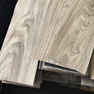 Carreaux de sol auto-adhésifs modernes en <span class=keywords><strong>PVC</strong></span> Meilleur revêtement de sol en vinyle antidérapant pelable et collant pour une utilisation en intérieur populaire et bon marché - Product Image 1