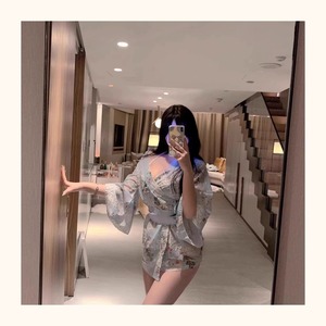 Ensemble de lingerie sexy et séduisant pour femmes, comprenant une robe nuisette en dentelle et des culottes. A7. - Product Image 3