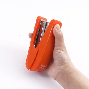 Cucitrice Foska Nera Media Economica in <span class=keywords><strong>Plastica</strong></span> <span class=keywords><strong>per</strong></span> Ufficio e Scuola - Articolo da Scrivania di Grande Successo - Product Image 4