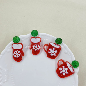 Nouvelles boucles d'oreilles pendantes en acrylique style foulard de Noël, imprimées flocons de neige rouge et vert, pour le Nouvel An - Product Image 1