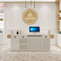Bureau de réception moderne de luxe en MDF de qualité supérieure pour salon de beauté, hôtel et centre commercial avec éclairage LED et logo personnalisé