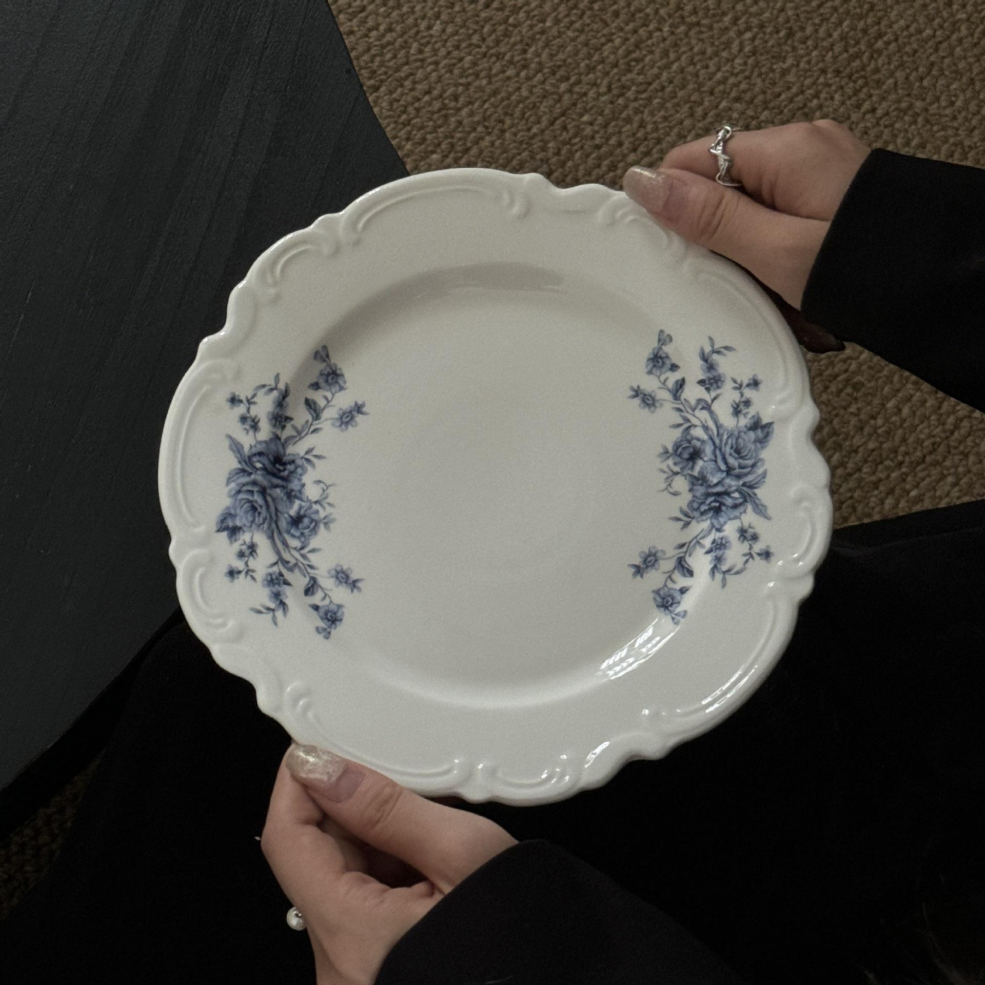 Blue flower plate, 8 inches