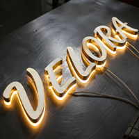 Enseigne lumineuse pour salon de coiffure : Lettres en aluminium rétroéclairées pour décoration murale