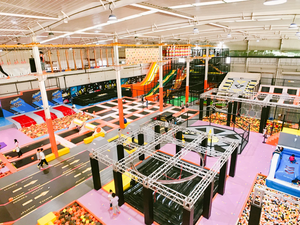 Équipement de terrain de jeu intérieur pour enfants, équipement de jeu souple avec toboggan en forme de beignet et fosse de mousse, parc de trampolines pour enfants - Product Image 3