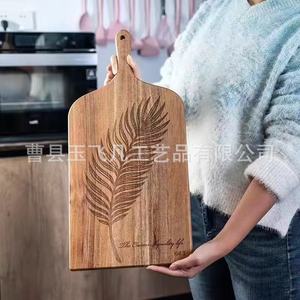 Tabla de cortar de madera de acacia de 51 cm rectangular con asa para uso en la cocina - Product Image 1