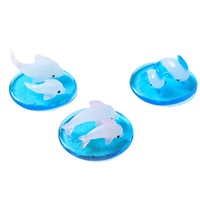 Ornement en verre flottant en forme de dauphin mignon fait à la main pour un anniversaire