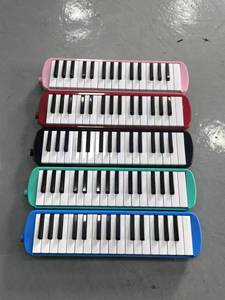 Atacado 32 Teclas Colorido Melodica ABS Plástico Piano Teclado Instrumento com Saco Semelhante ao Harpa