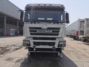 Camión <span class=keywords><strong>Cisterna</strong></span> de Agua SHACMAN 8X4 de 30000 <span class=keywords><strong>Litros</strong></span>, Camión <span class=keywords><strong>Cisterna</strong></span> de Combustible |   Usado o Nuevo a Bajo Precio - Product Image 2