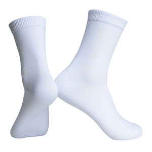 Vente en gros de chaussettes de cyclisme blanches Crew Sport Compression Fit Chaussettes de vélo Chaussettes de vélo athlétiques personnalisées respirantes Fabricant - Product Image 2