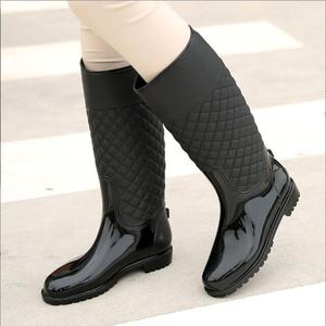 YL6305 Wholesale Black Knee-high Outdoor Waterproof Fashion Women's PVC Rain Boots For Ladies